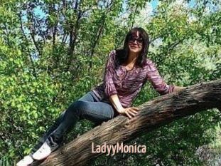 LadyyMonica